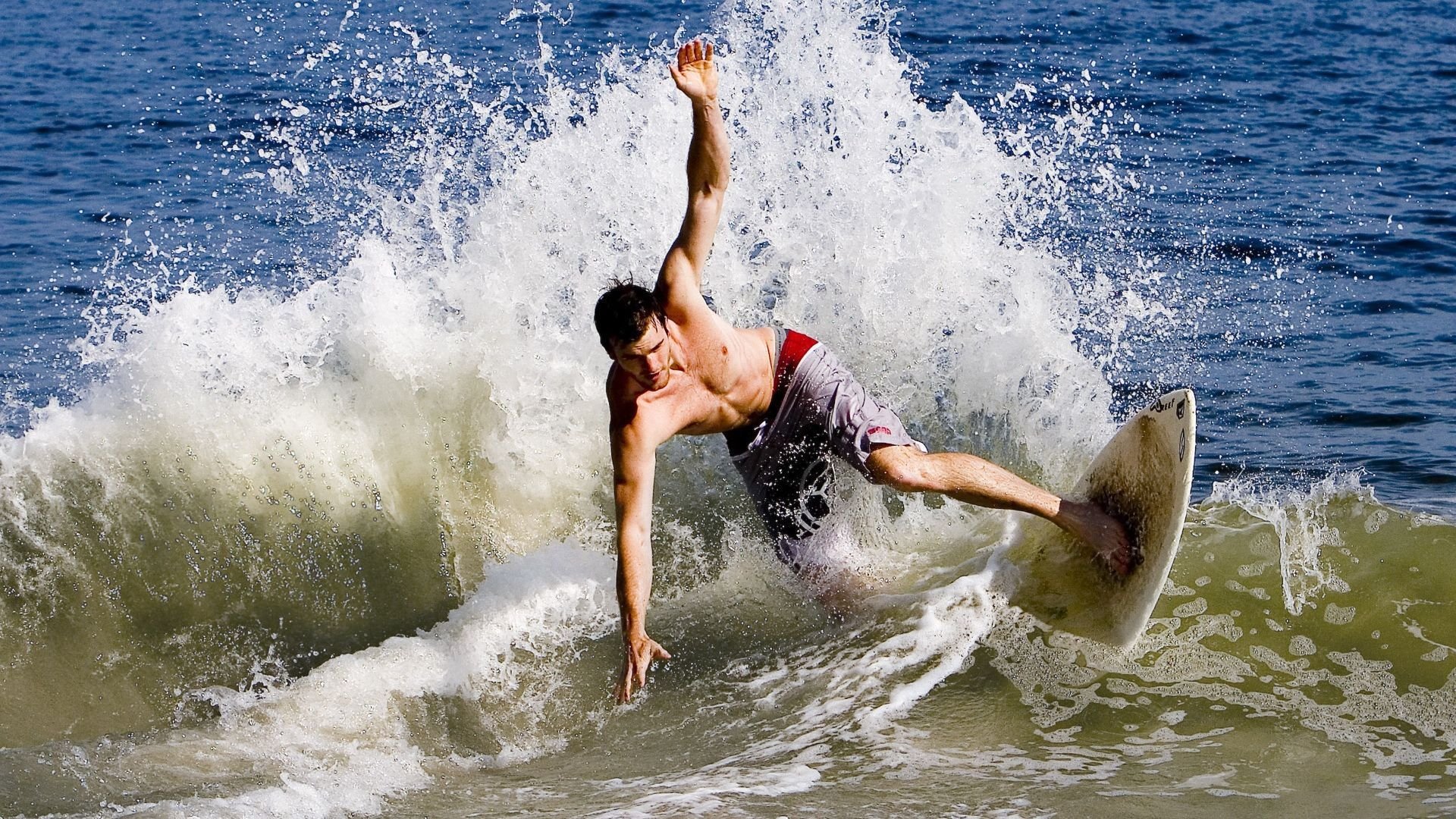 埃尔·哈努斯在巴黎奥运会男足比赛中表现出色